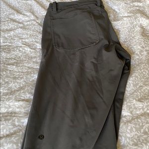 Lululemon ABC pants in Heather grey. 32x32
